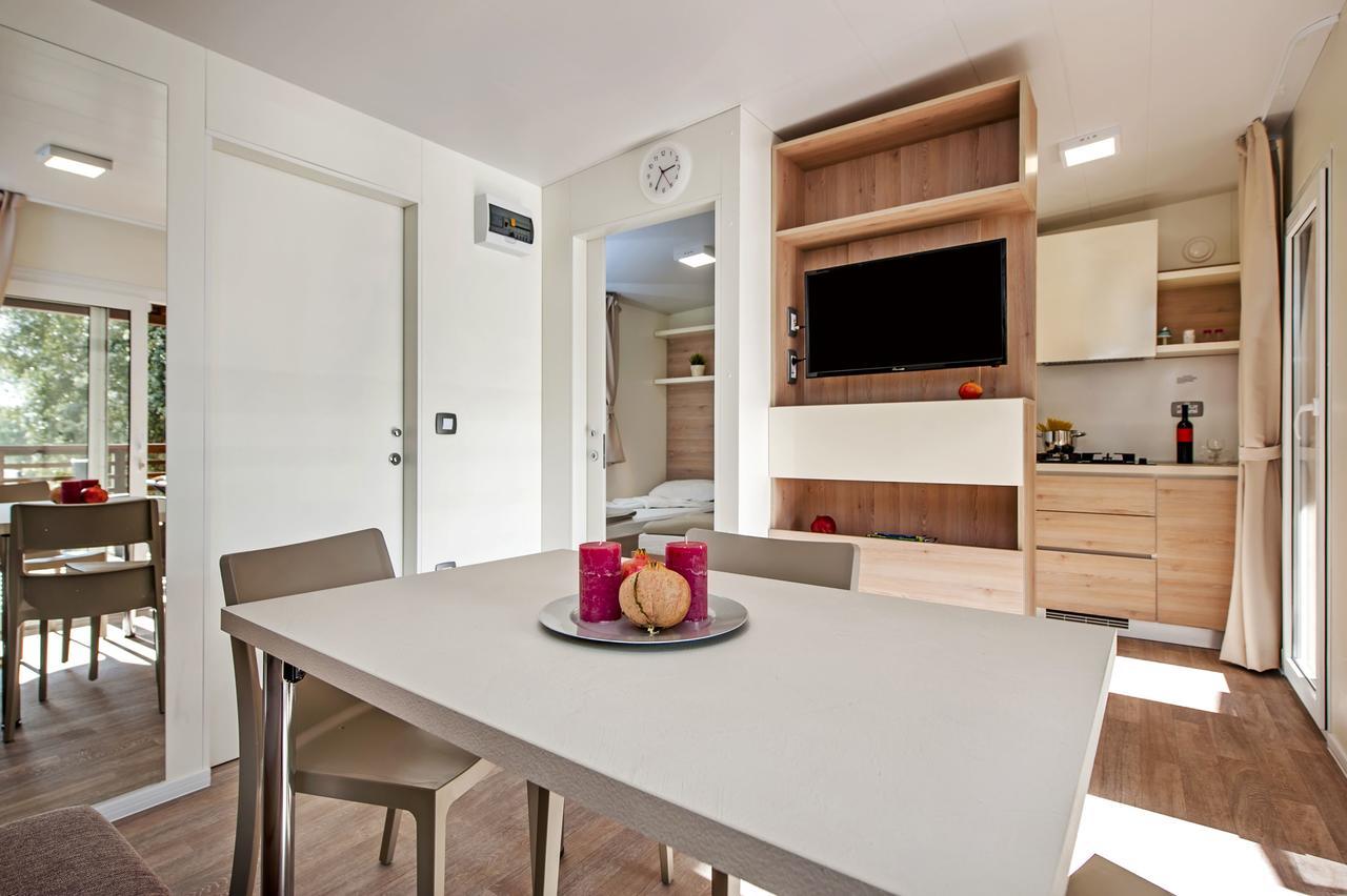 Eurocamp Mobile Homes At Campsite Porton Biondi Rovinj Ngoại thất bức ảnh